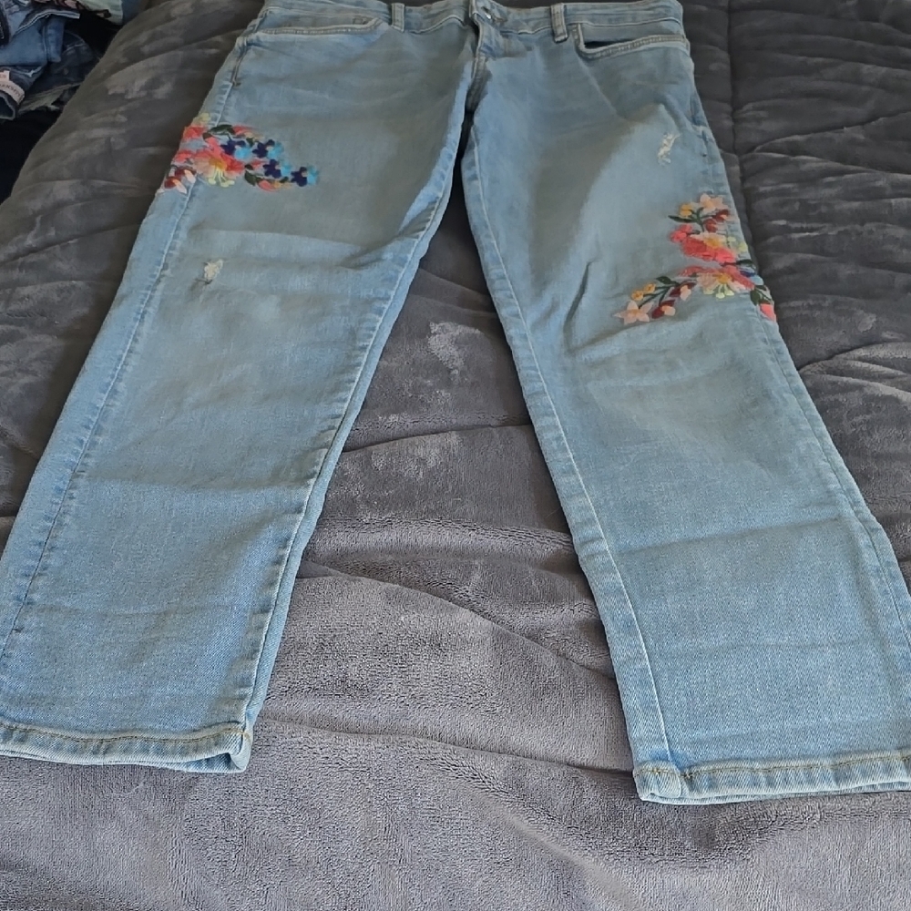 Pilcro Embroidered Jeans Size 27